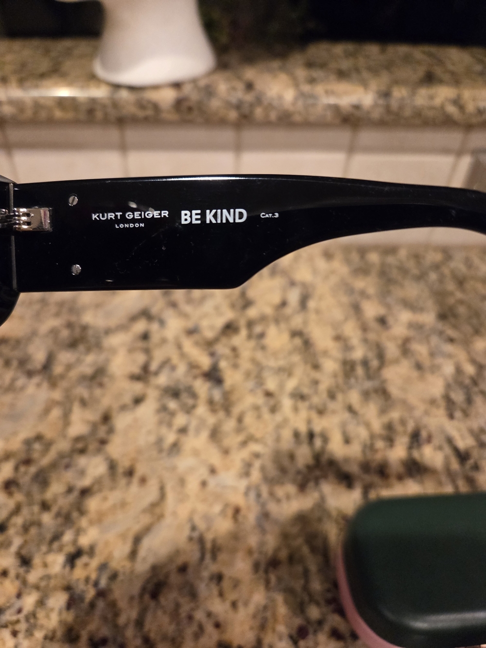 KURT GEIGER Black/Brown Rectangular Sunglasses - Classic Solid Frame No Case - Picture 4 of 4